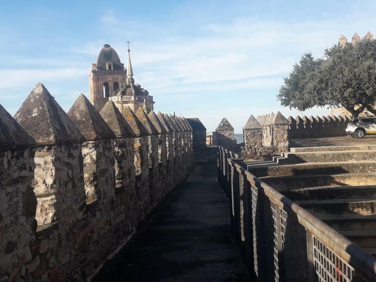 헤레스 데 로스 카바예로스 Buhardilla Rustica Mirando A Santa Catalina 아파트 외부 사진