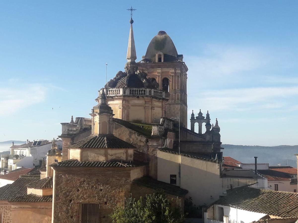 헤레스 데 로스 카바예로스 Buhardilla Rustica Mirando A Santa Catalina 아파트 외부 사진